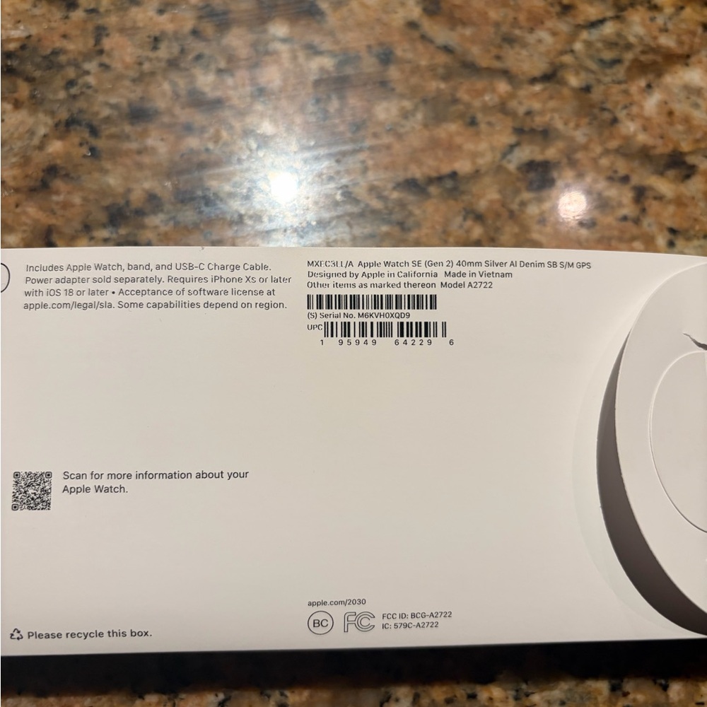 Apple Watch SE Gen 2 Silver 40mm with 2 silicone bands, charger, charging stand - Picture 6 of 6